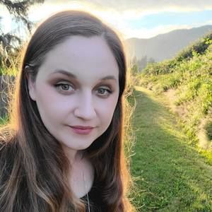 Meet your Posher, Caitlin